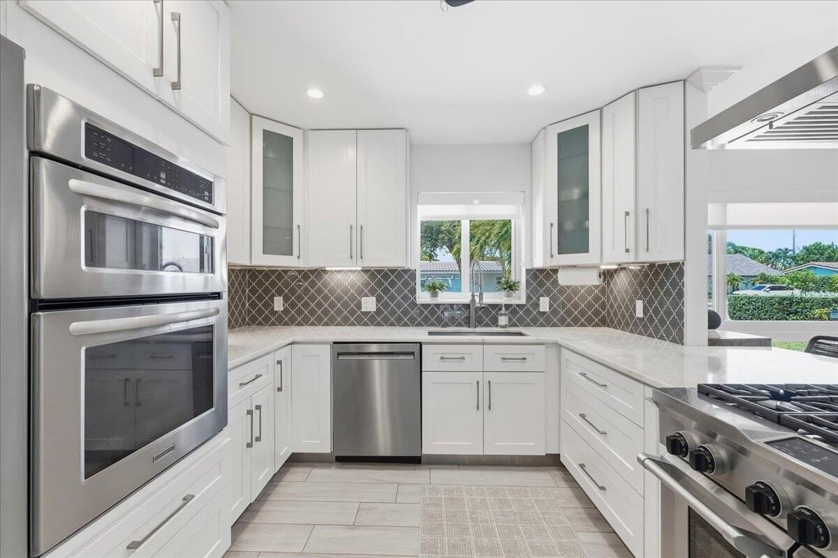 2210 Ne 34th Ct - Photo 6 of 48