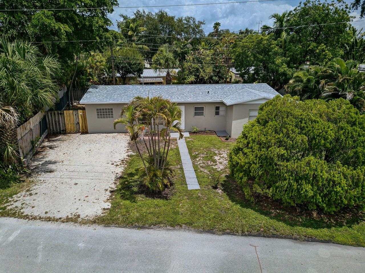 317 Sw 19th St - Photo 2 of 49