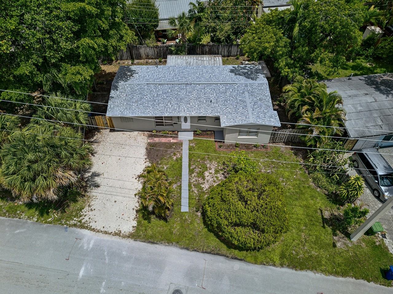 317 Sw 19th St - Photo 3 of 49