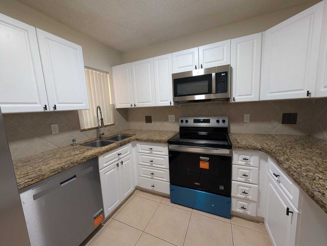 3830 Coral Tree Cir - Photo 3 of 25