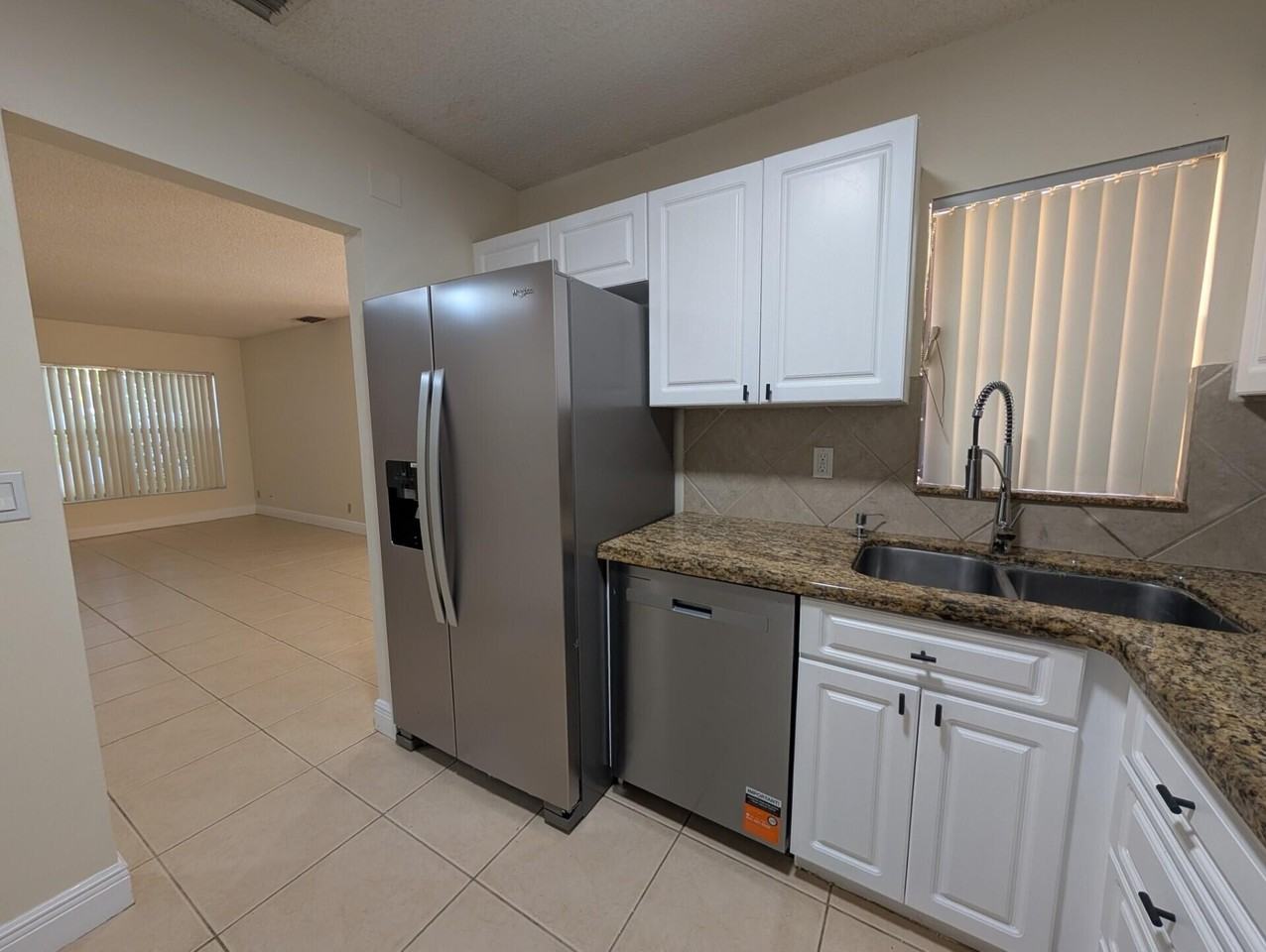 3830 Coral Tree Cir - Photo 4 of 25