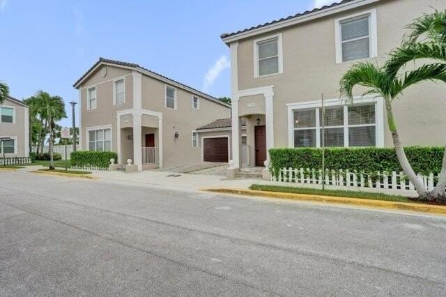 10581 Nw 57th Ct - Photo 3 of 47