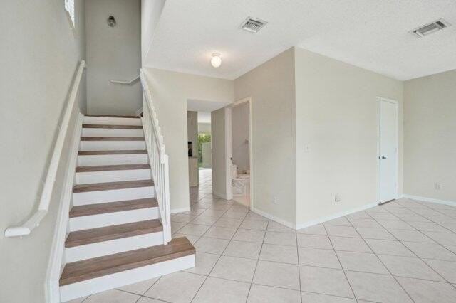 10581 Nw 57th Ct - Photo 4 of 47