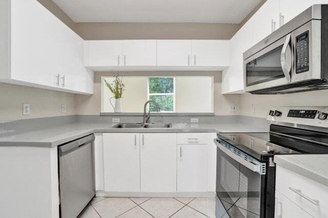 10581 Nw 57th Ct - Photo 5 of 47