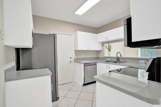 10581 Nw 57th Ct - Photo 6 of 47