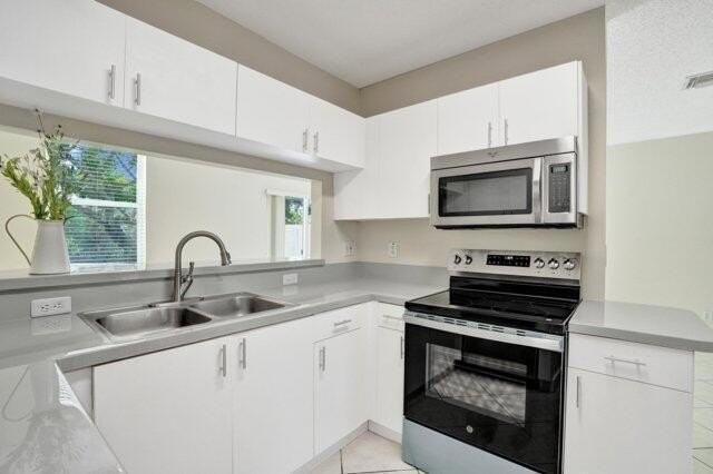 10581 Nw 57th Ct - Photo 7 of 47