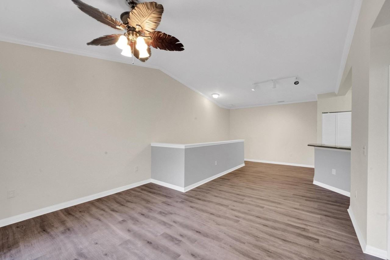 343 Se Rogers Ct - Photo 5 of 29