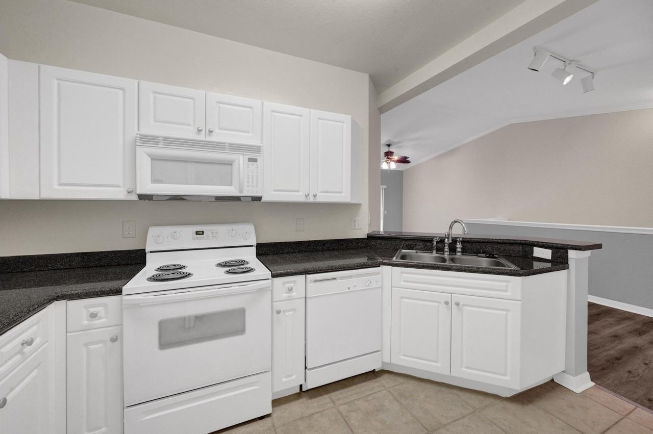 343 Se Rogers Ct - Photo 7 of 29