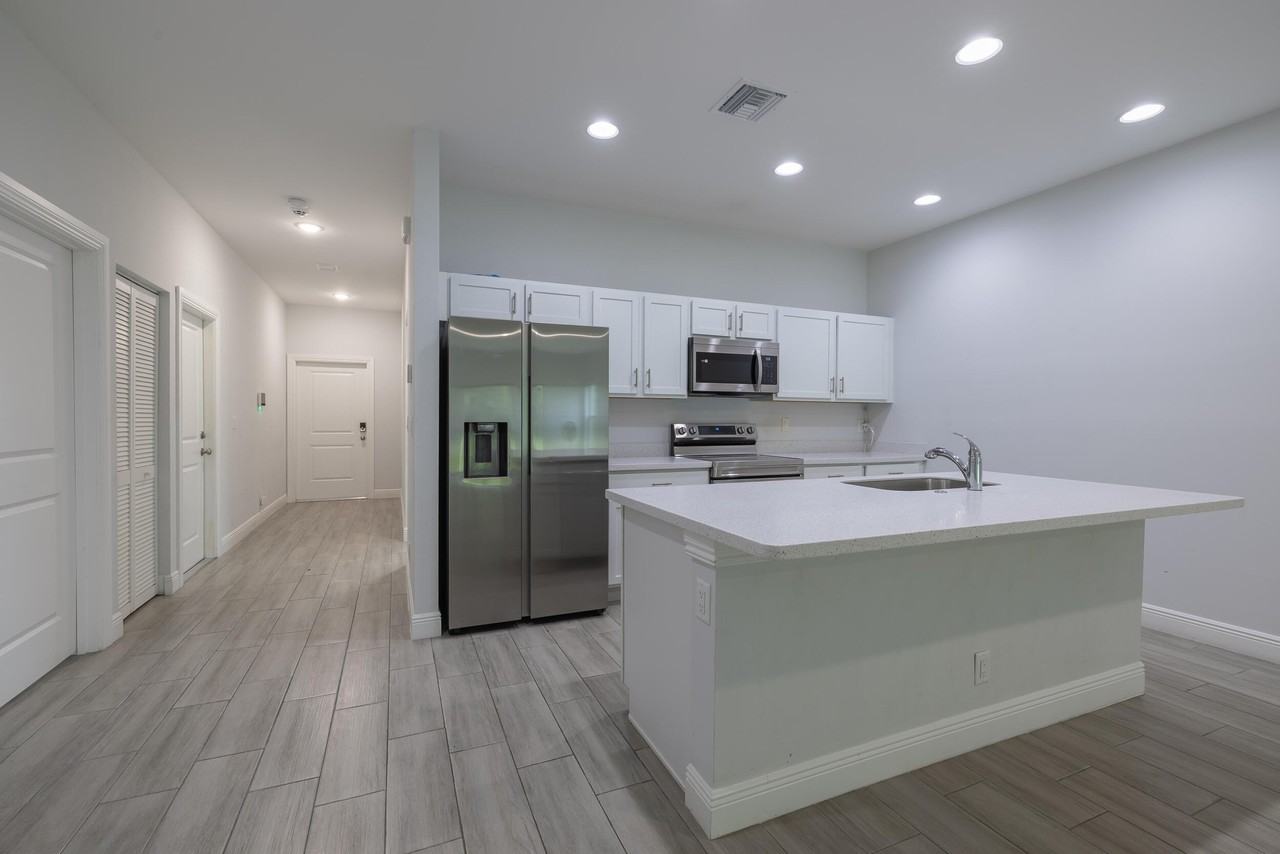 2240 84th Ct - Photo 3 of 16