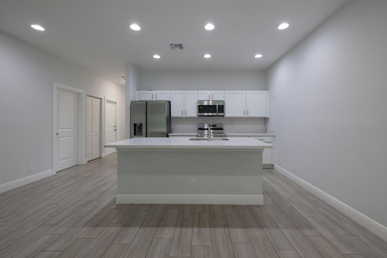 2240 84th Ct - Photo 4 of 16