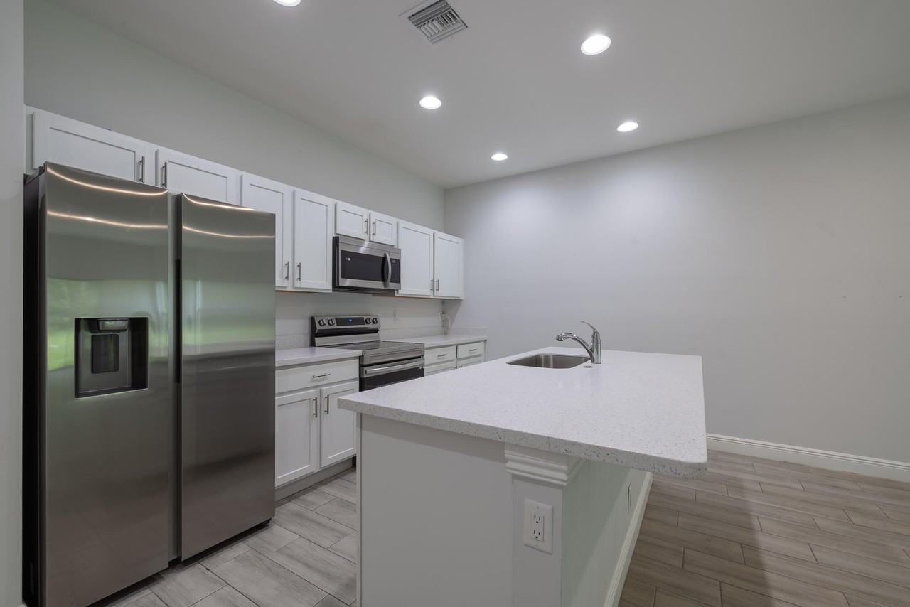 2240 84th Ct - Photo 6 of 16