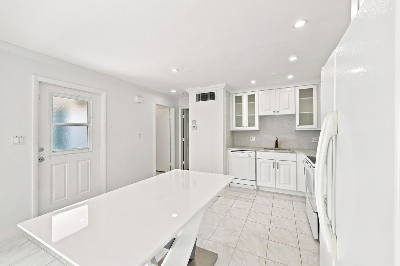 126 West Ct - Photo 6 of 34