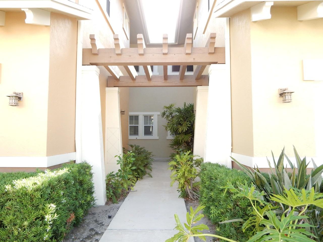 669 Pacific Grove Dr #2 - Photo 3 of 42