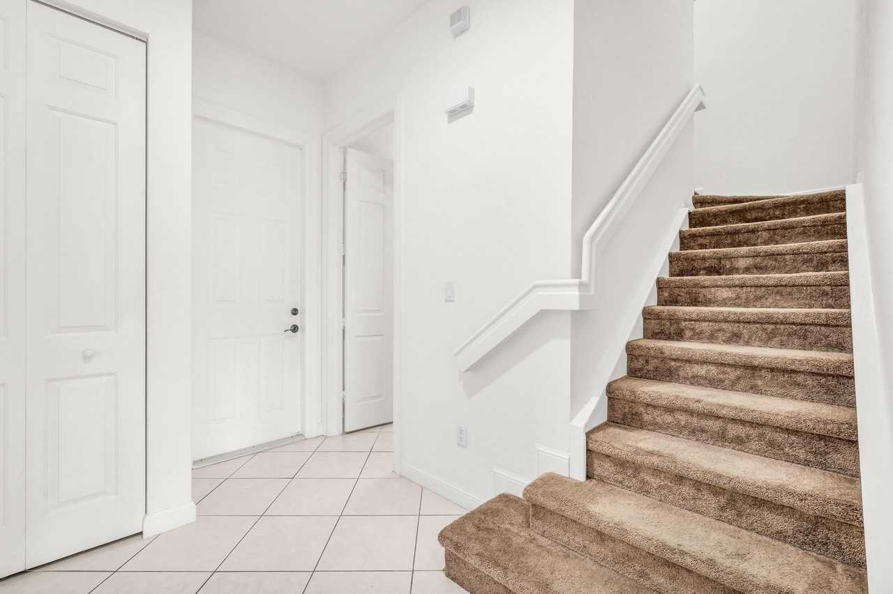 669 Pacific Grove Dr #2 - Photo 5 of 42