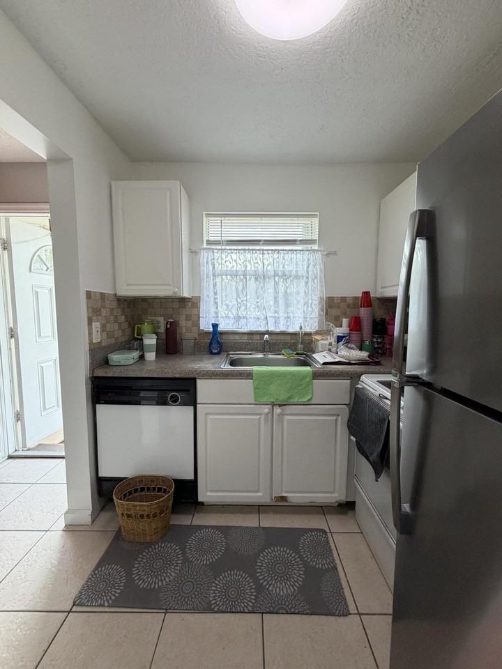 9915 Sandalfoot Blvd #410 - Photo 5 of 20