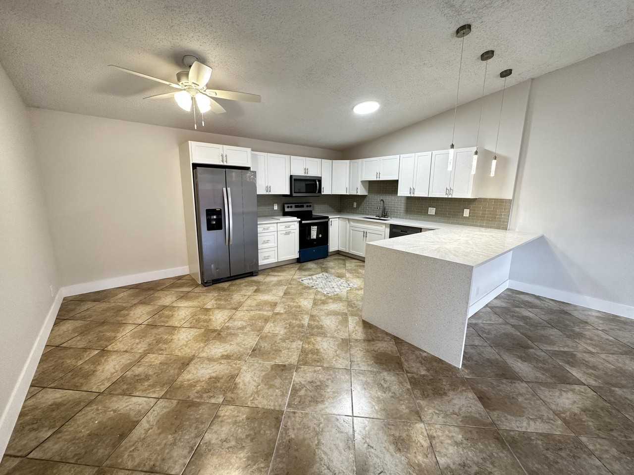 4326 Woodstock Dr #C - Photo 4 of 39