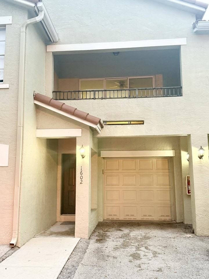 1602 Belmont Pl - Photo 2 of 19