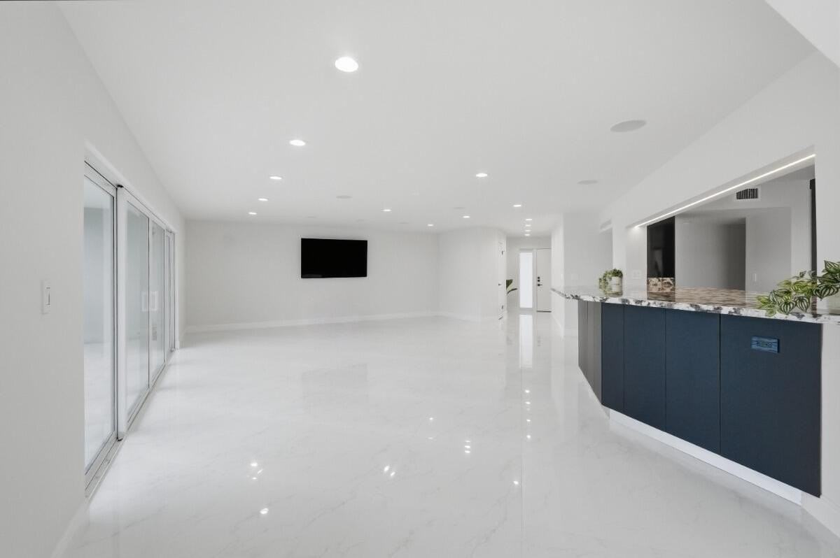 877 Ne 195th St #222 - Photo 5 of 50