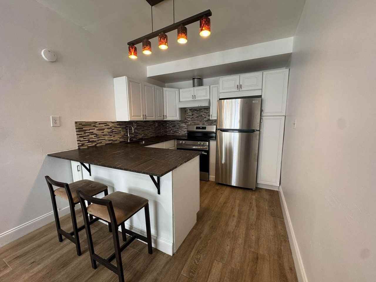 1311 Ne 42nd St - Photo 2 of 18