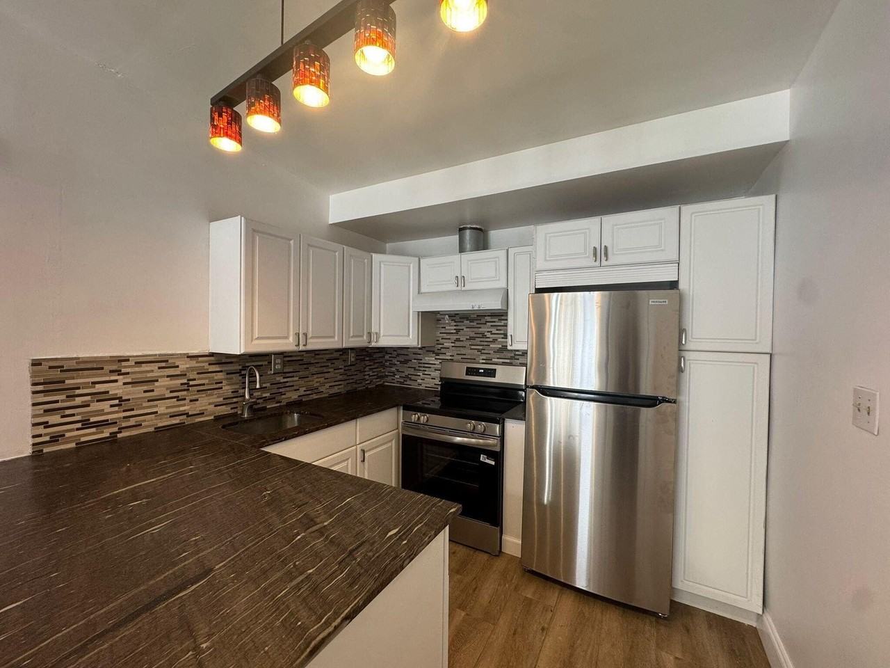 1311 Ne 42nd St - Photo 4 of 18