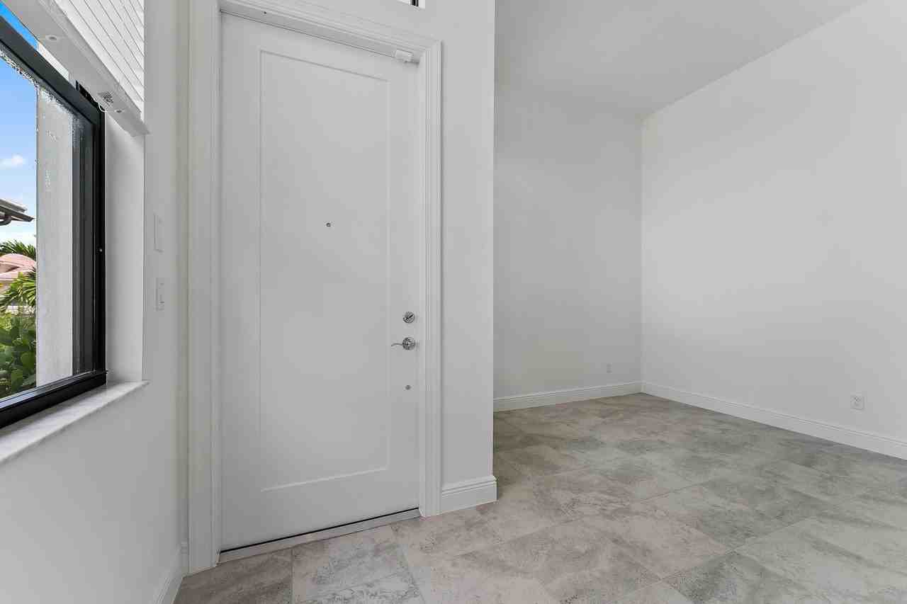 9333 Sw Pepoli Way - Photo 6 of 50