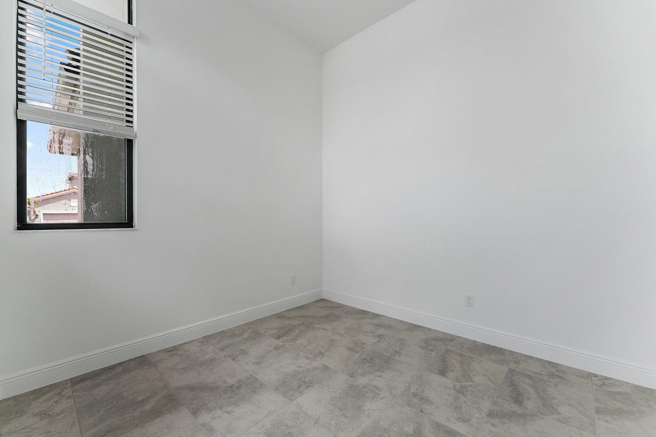 9333 Sw Pepoli Way - Photo 7 of 50