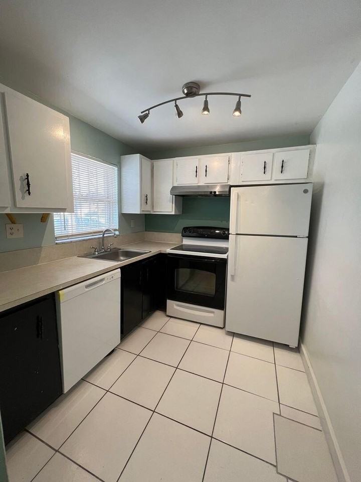 4191 Nw 26th St #172 - Photo 4 of 8