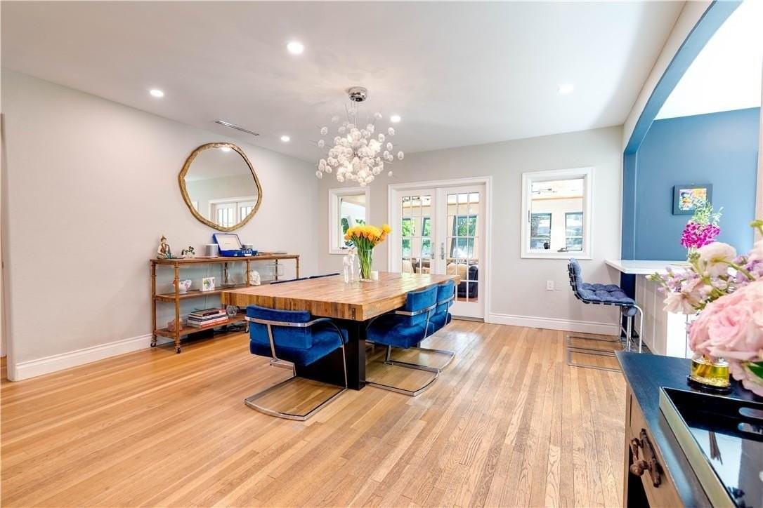 1132 Ne 105th St - Photo 4 of 50