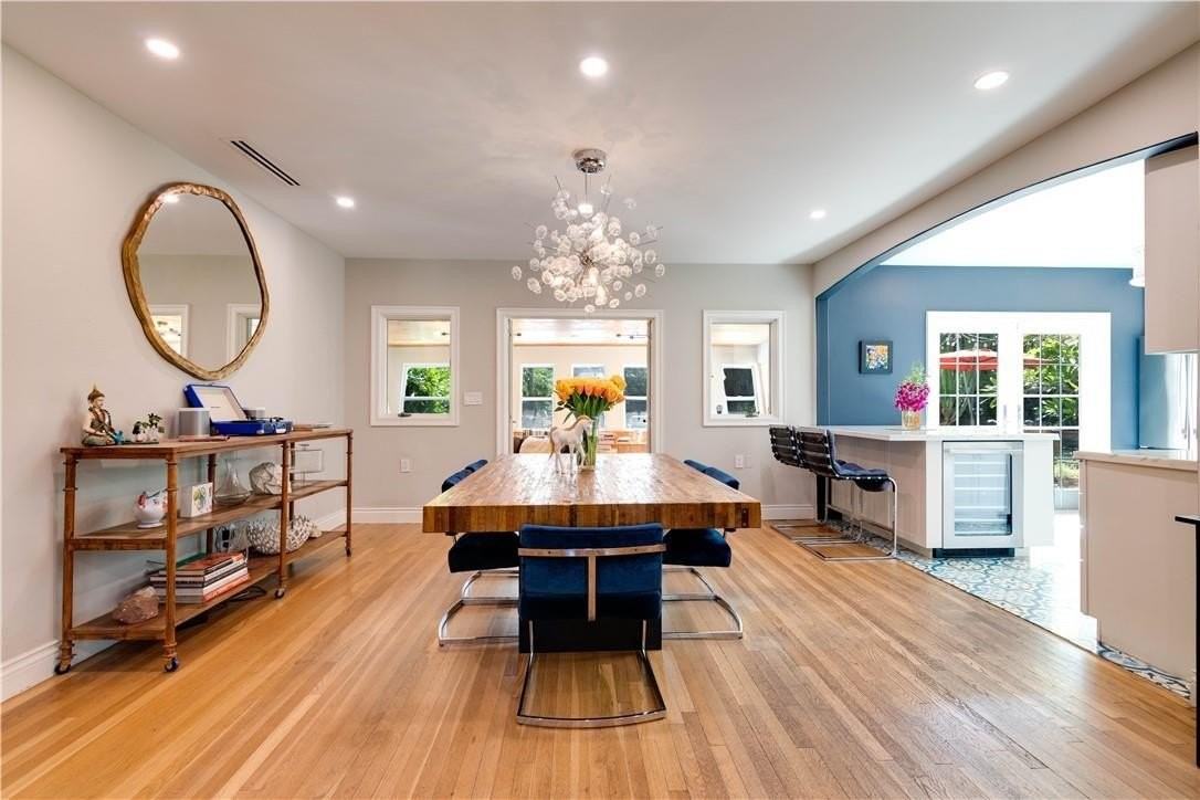 1132 Ne 105th St - Photo 5 of 50