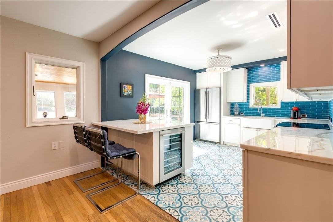 1132 Ne 105th St - Photo 6 of 50