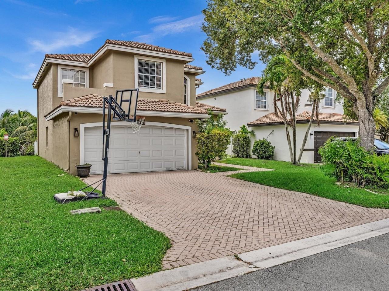 7145 Crescent Creek Way - Photo 2 of 50