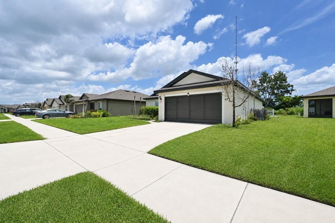 5318 Imagination Dr - Photo 3 of 32