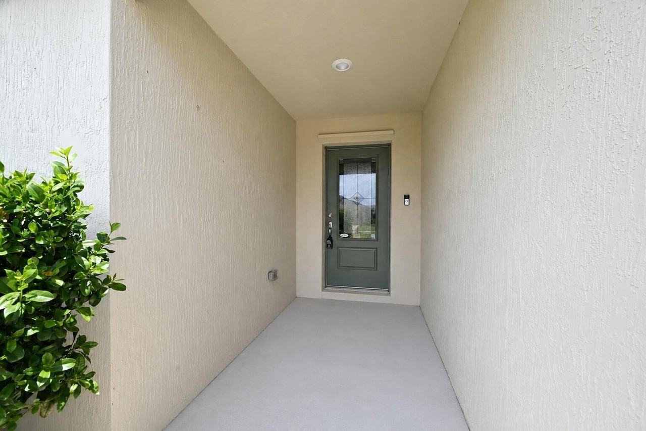 5318 Imagination Dr - Photo 4 of 32