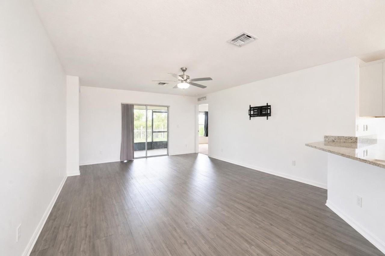 5318 Imagination Dr - Photo 5 of 32