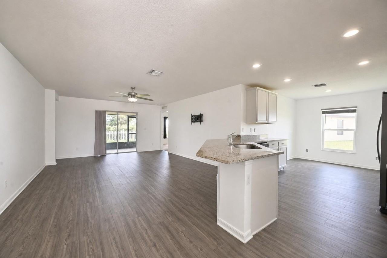 5318 Imagination Dr - Photo 7 of 32
