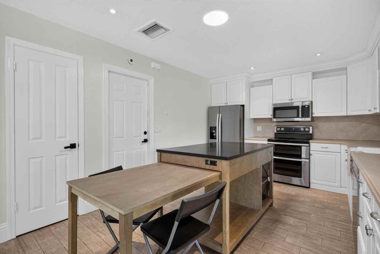 6410 Nw 34th Ave - Photo 2 of 38