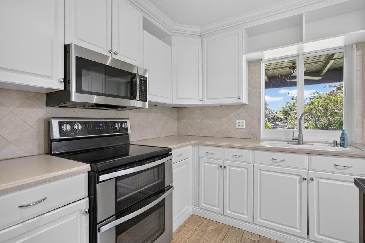 6410 Nw 34th Ave - Photo 3 of 38