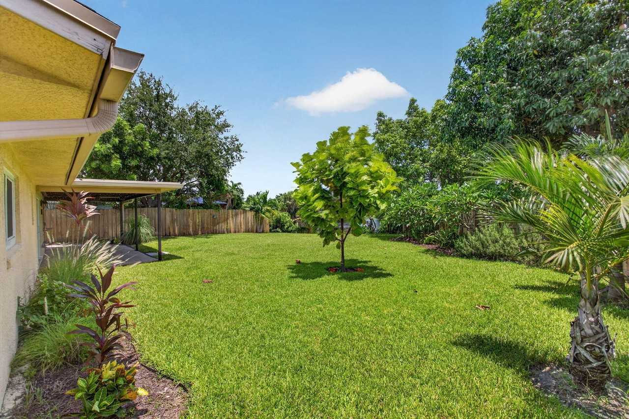6410 Nw 34th Ave - Photo 6 of 38
