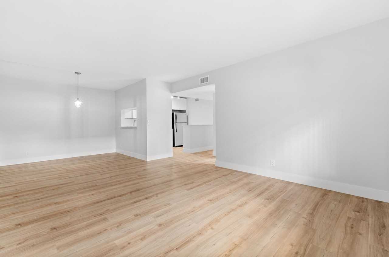 6446 Chasewood Dr #B - Photo 3 of 34