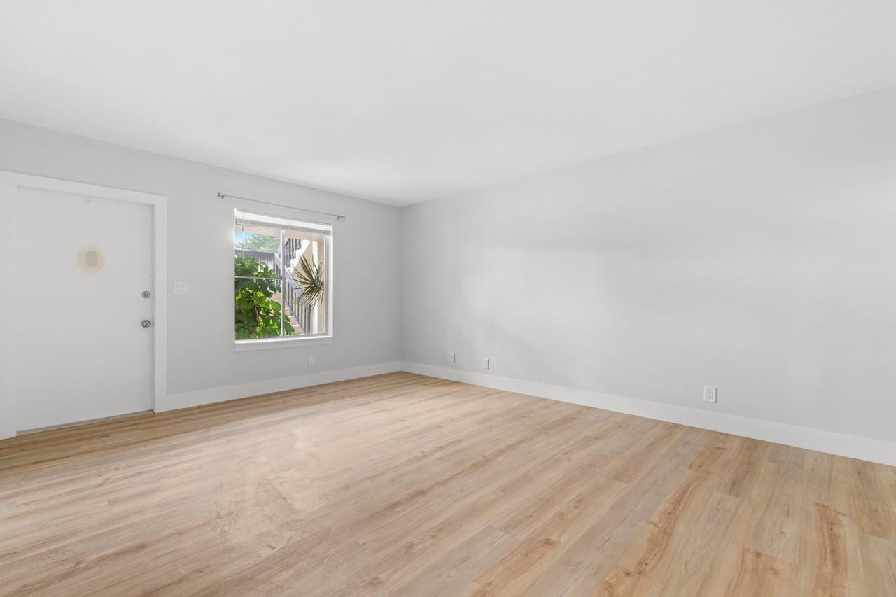 6446 Chasewood Dr #B - Photo 4 of 34