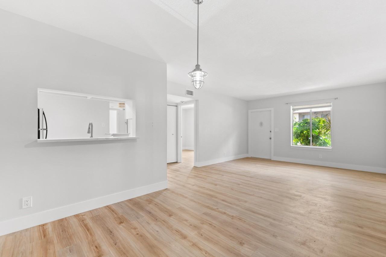 6446 Chasewood Dr #B - Photo 5 of 34
