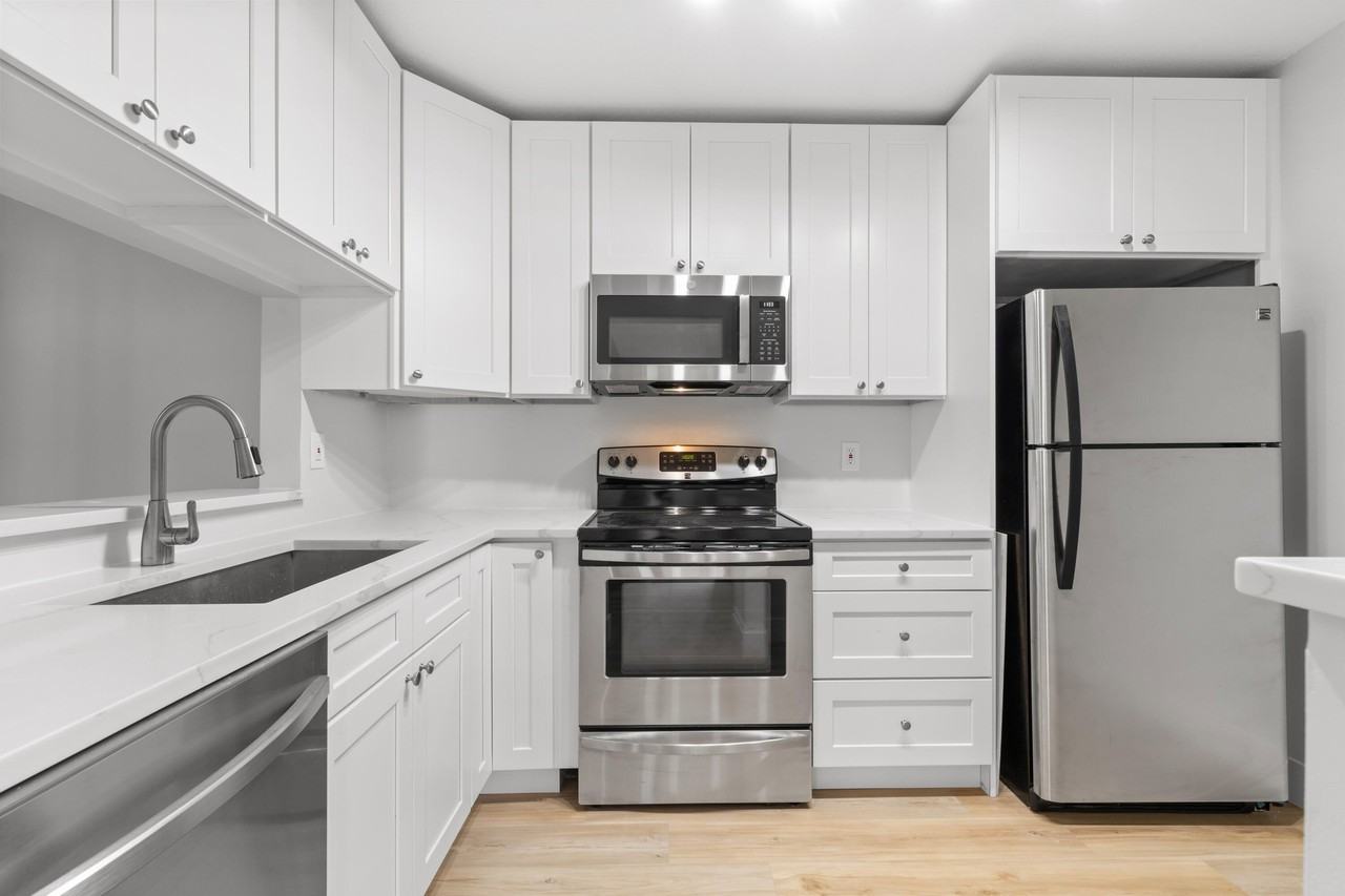 6446 Chasewood Dr #B - Photo 6 of 34