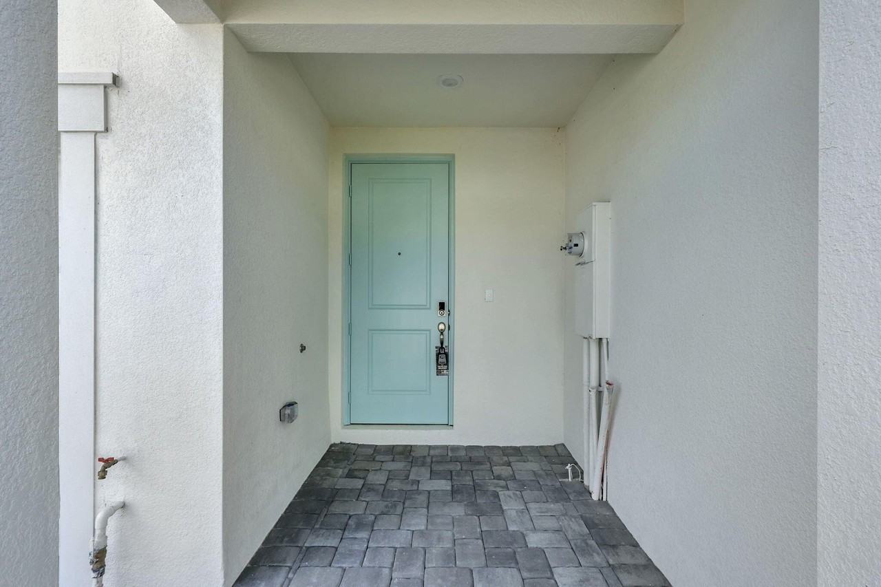 5694 Se Edgewater Cir - Photo 3 of 32