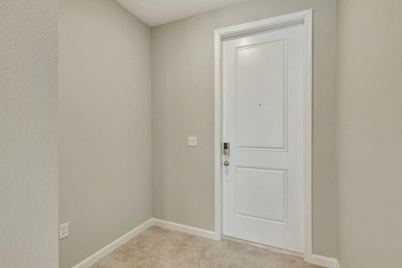 5694 Se Edgewater Cir - Photo 4 of 32