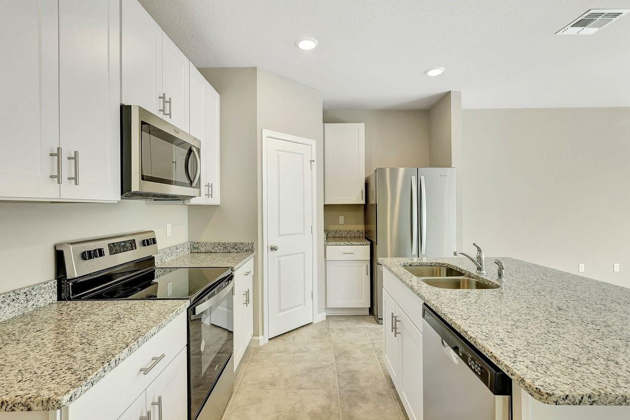 5694 Se Edgewater Cir - Photo 6 of 32