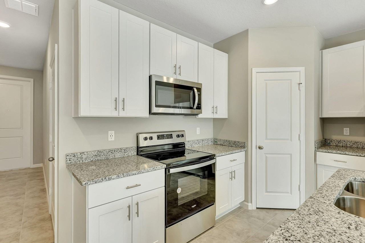 5694 Se Edgewater Cir - Photo 7 of 32
