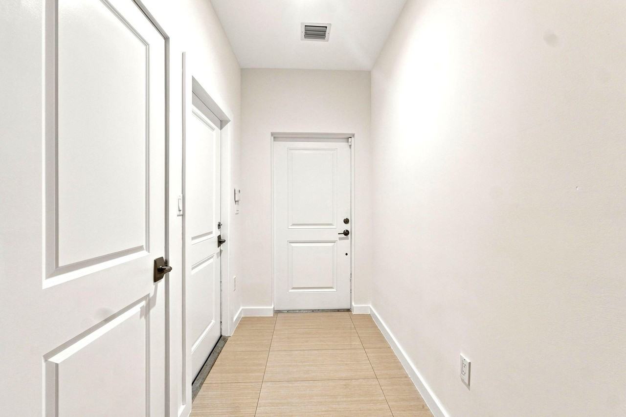 432 Se 16th St #432 - Photo 5 of 39