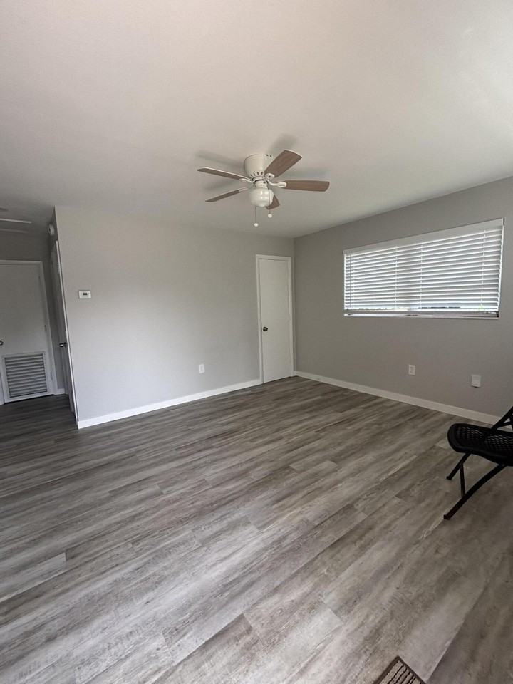 9109 Bamboo Dr - Photo 3 of 14