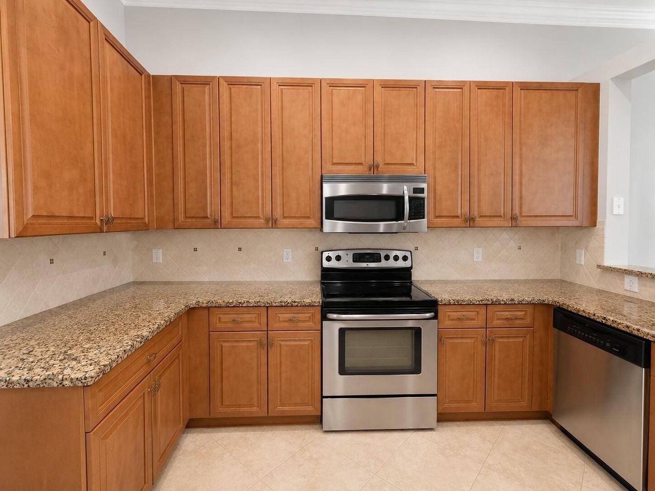 2224 Ne 2nd St - Photo 2 of 30