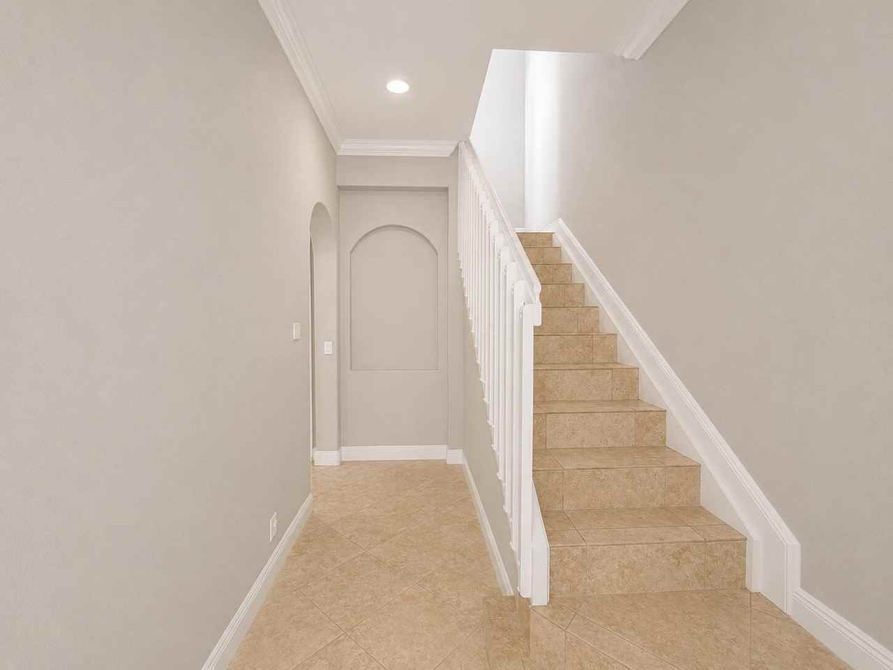 2224 Ne 2nd St - Photo 4 of 30